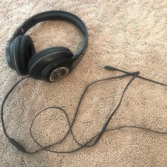 Black Panther theme Over the Ear Headphones - Picture 6 of 6